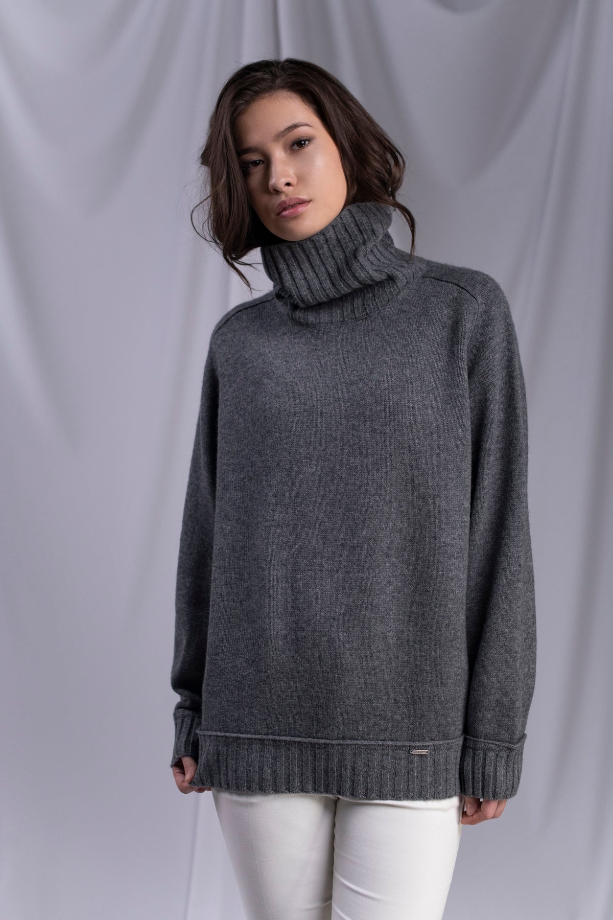 Grauer Rollkragenpullover aus Kaschmir für Damen